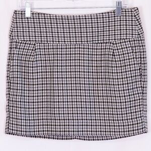 Banana Republic Size 8 Cream, Black & Gray Colors Patterned Miniskirt